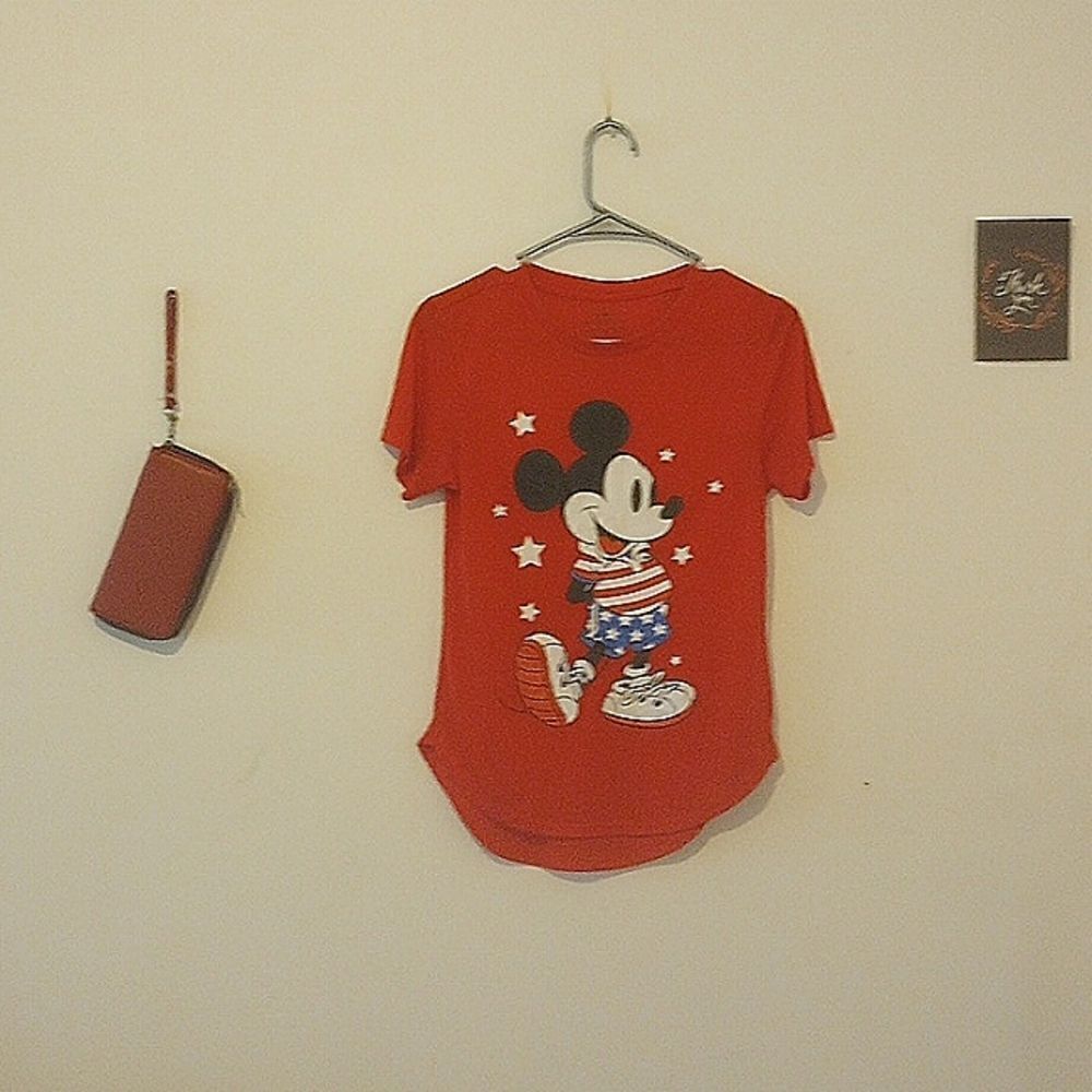NWOT Adult Disney Mickey Mouse Shirt!*